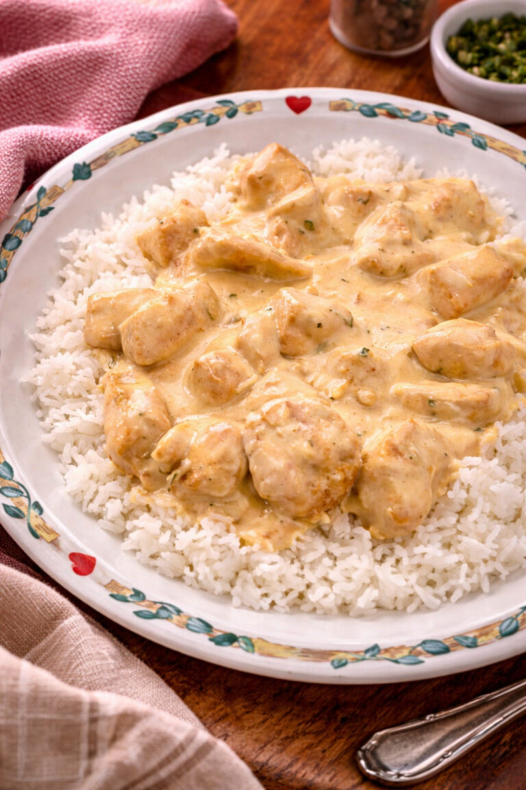 Easy One Skillet Creamy Smothered Chicken Recipe
