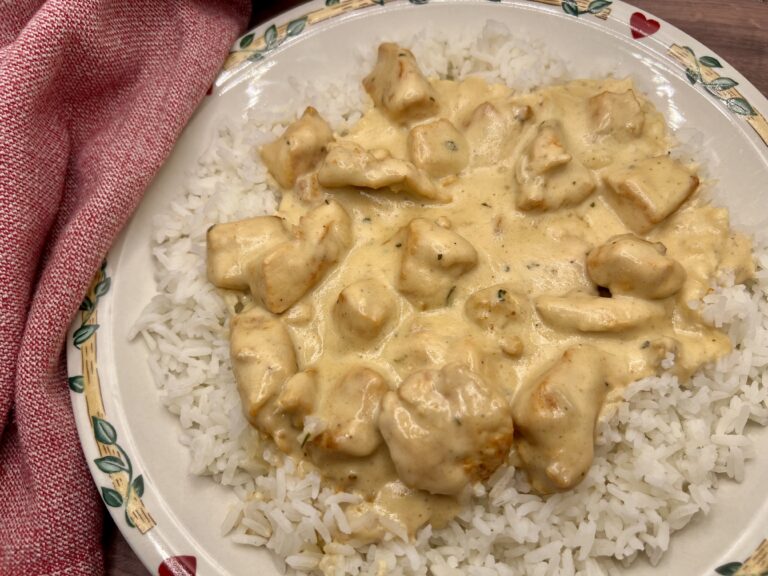 Easy One Skillet Creamy Smothered Chicken Recipe