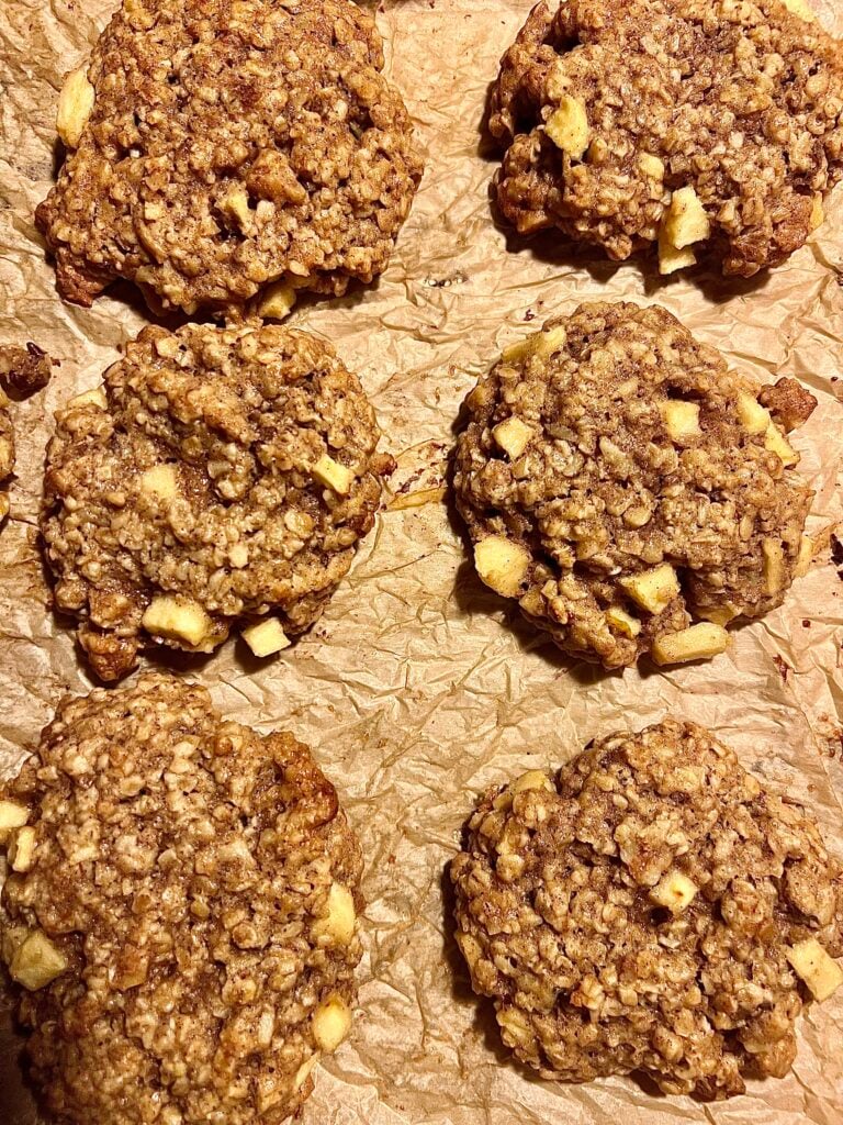 Apple and Oatmeal Cookies with Cinnamon – A Perfect Autumn Recipe for Breakfast or Dessert