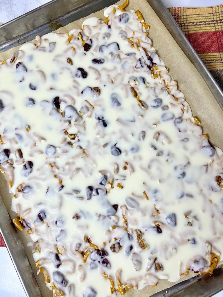 White Chocolate Pretzel Bark (Easy Holiday No-Bake Dessert)